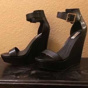Steve Madden Xplicit Black Platform Wedge